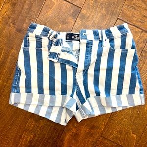 Hollister size 3 high waisted striped shorts. Worn a few times only!